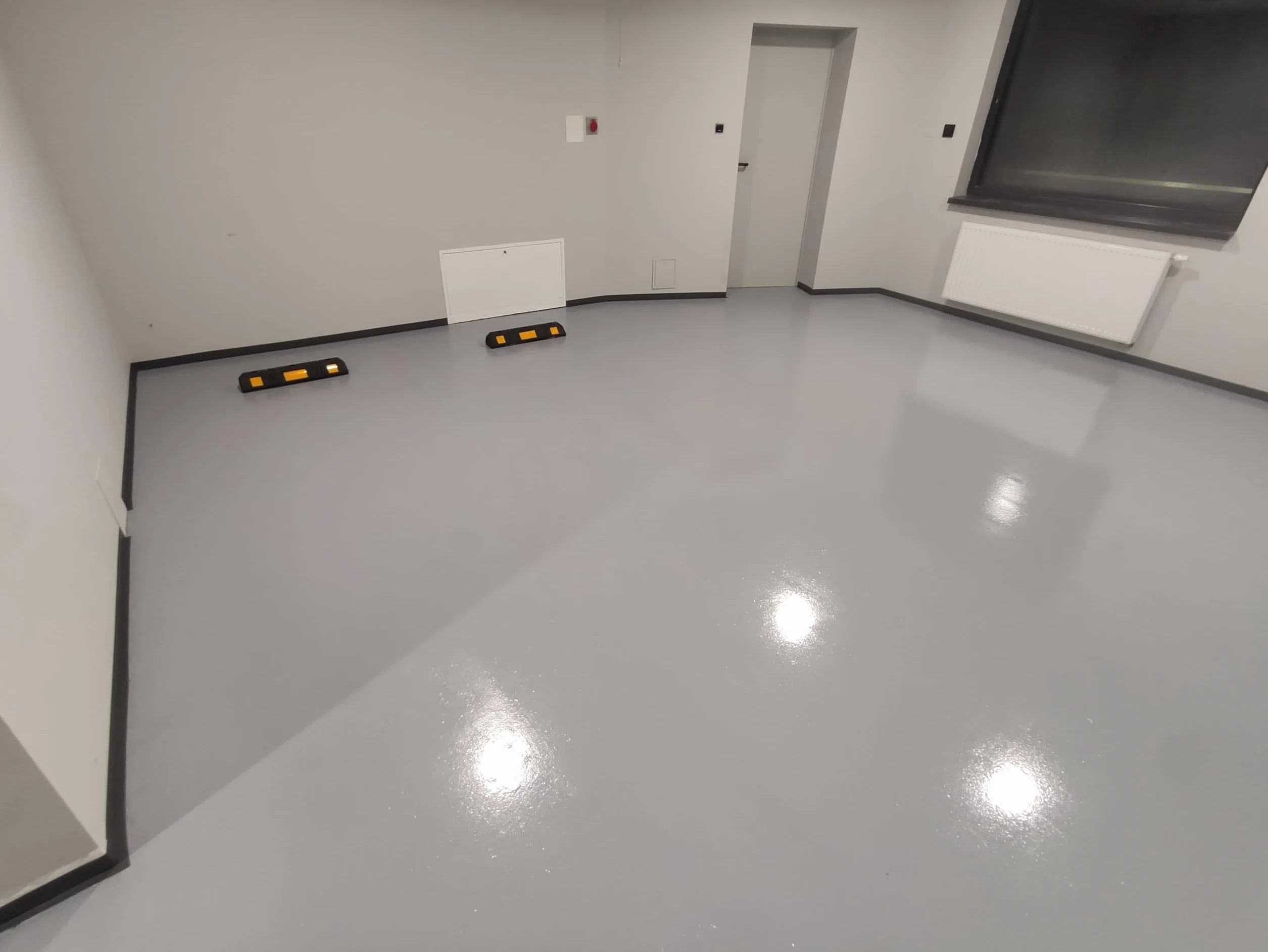 SwissTech Sol en Résine Époxy 3,8 KG 24 m² RAL 7030 Gris Pierre Sans solvant