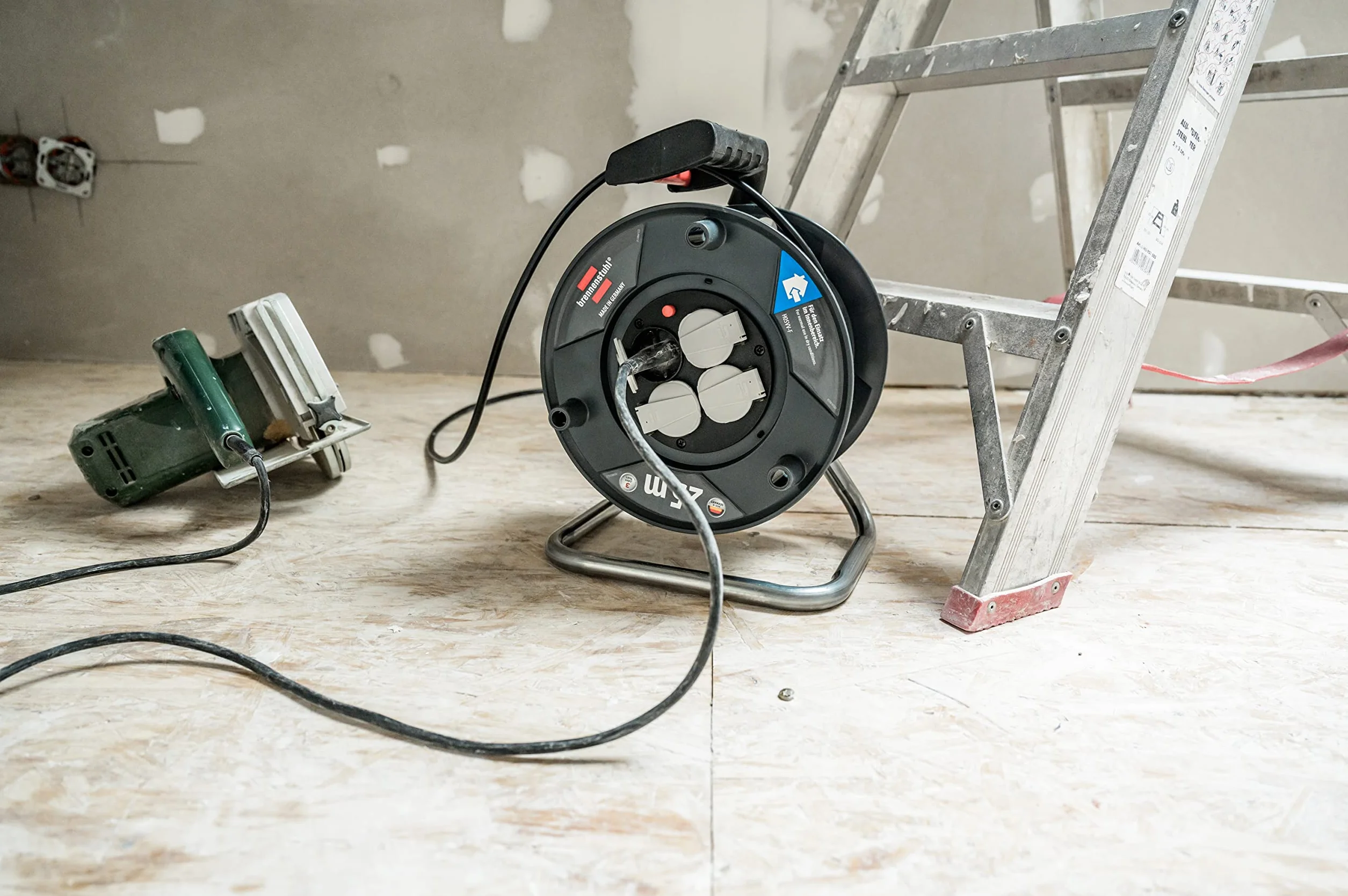 Brennenstuhl Garant V2 Enrouleur de câble Noir 25 m