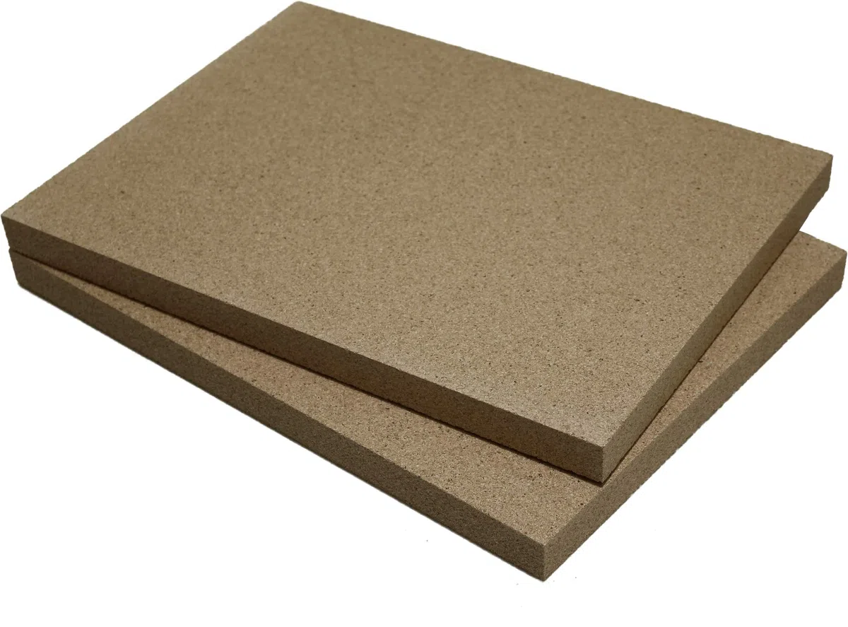 Plaque en vermiculite ignifuge pour foyer et cheminée