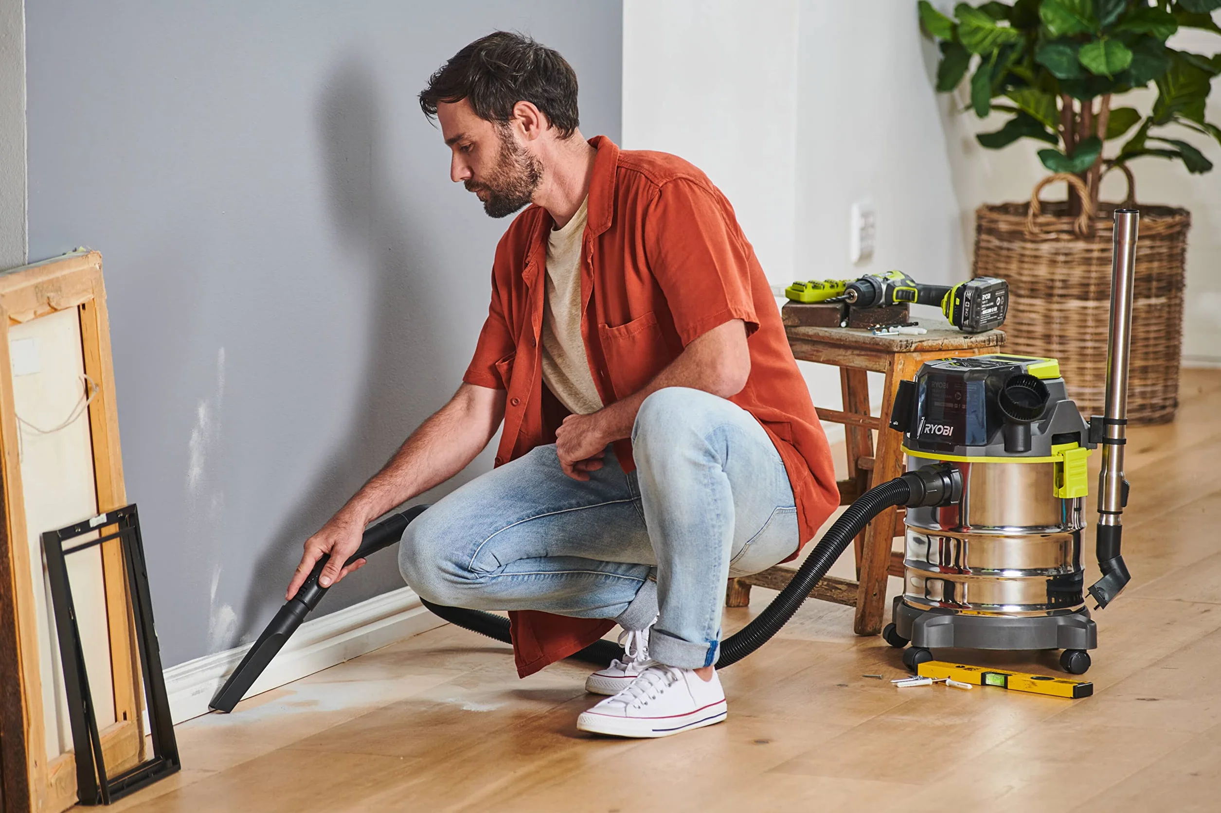 RYOBI Aspirateur Eau et Poussière sans Fil 18V One+ R18WDV-0 Cuve 11L Tuyau 1,8 m Accessoires Inclus