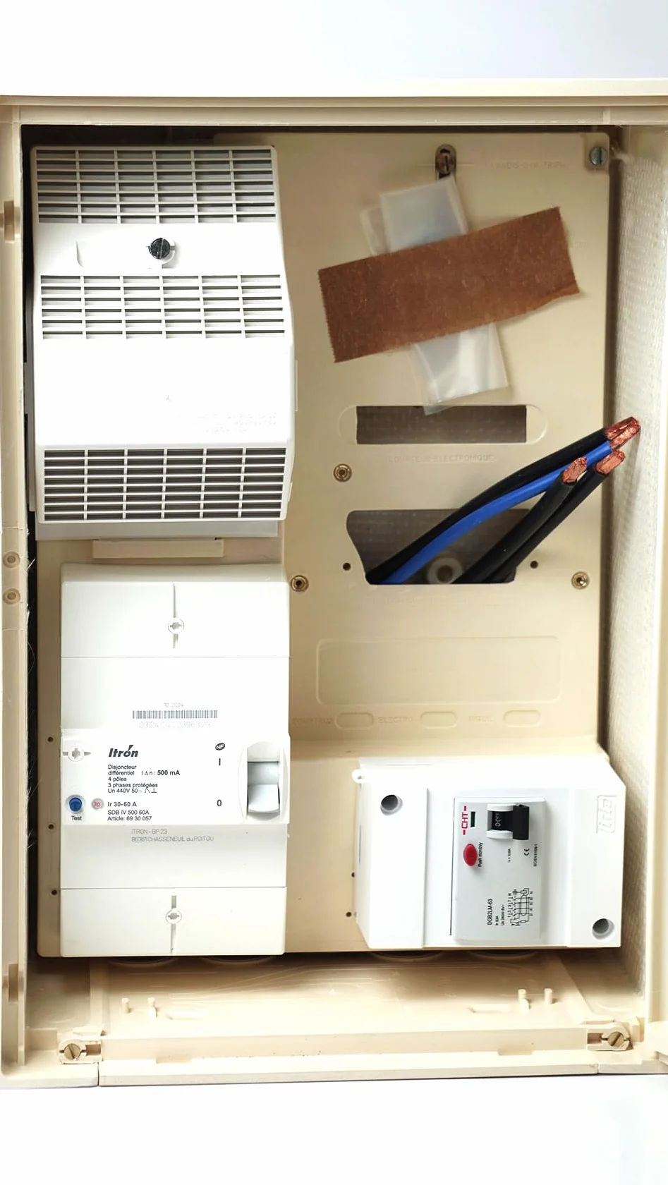 Carré Rouge Coffret Compteur de Chantier Triphasé 30/60A 18/36 KVA Disjoncteur ENEDIS 49x35x20 cm