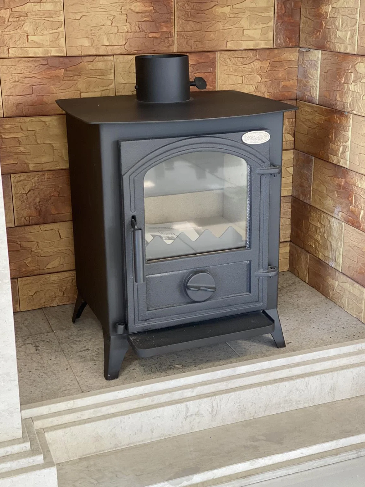 Poêle à bois compact Verso 1 CID 7,5 kW porte en fonte