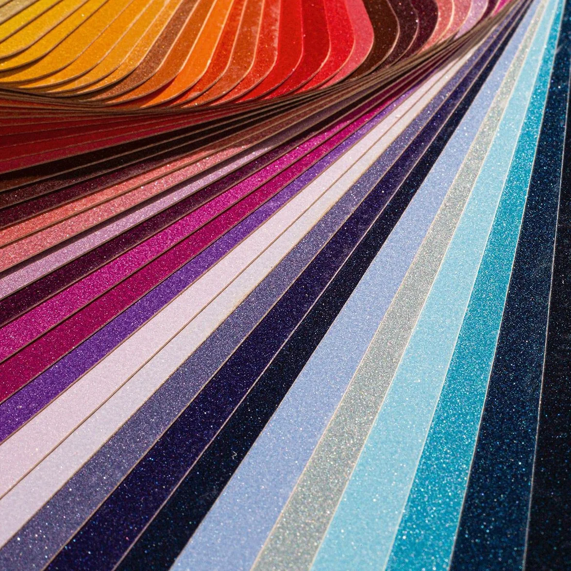RAL E4 Nuancier de Couleur 70 Teintes Métalliques Échantillons Couleur Pleine Page Brillants