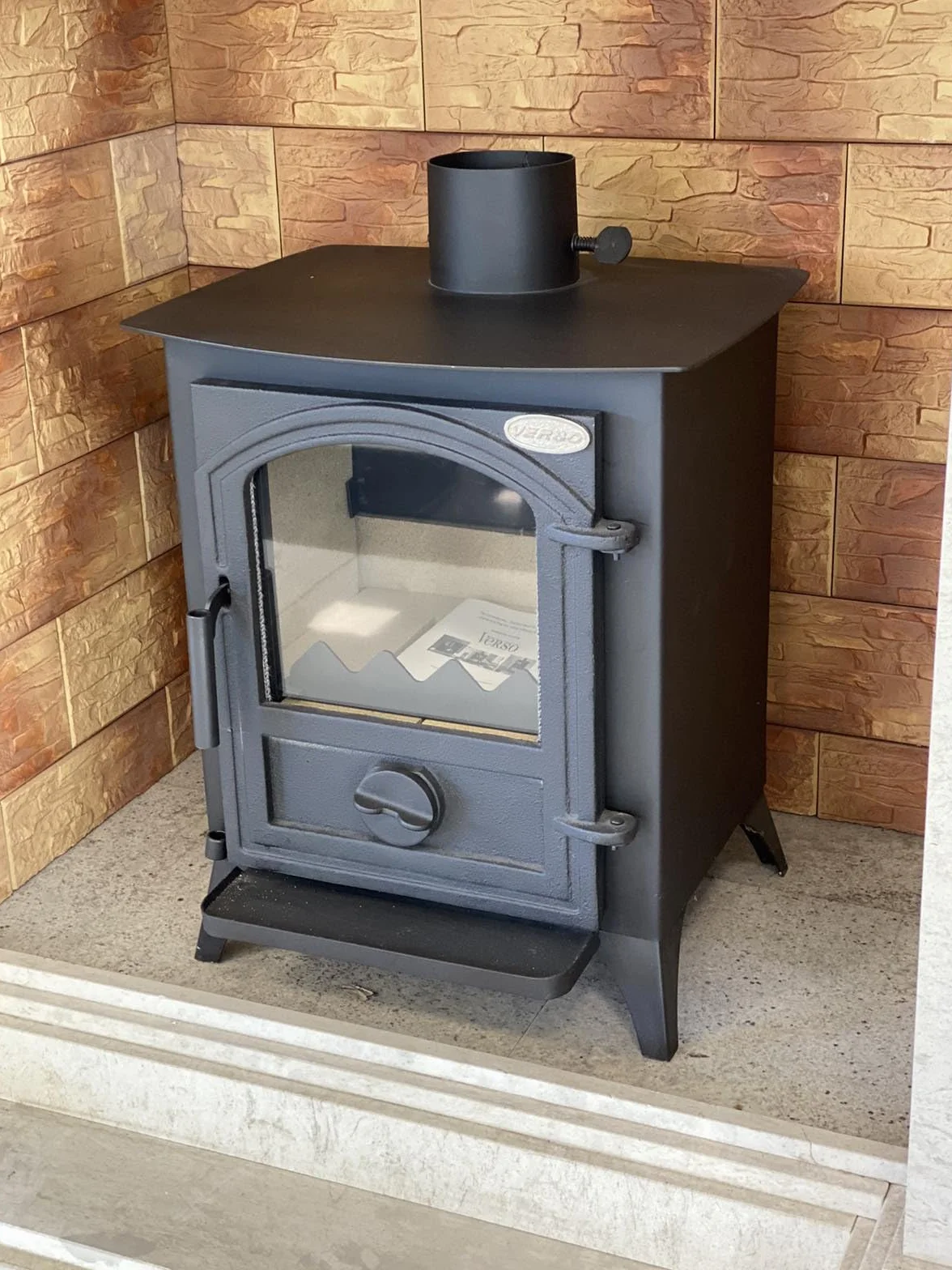 Poêle à bois compact Verso 1 CID 7,5 kW porte en fonte