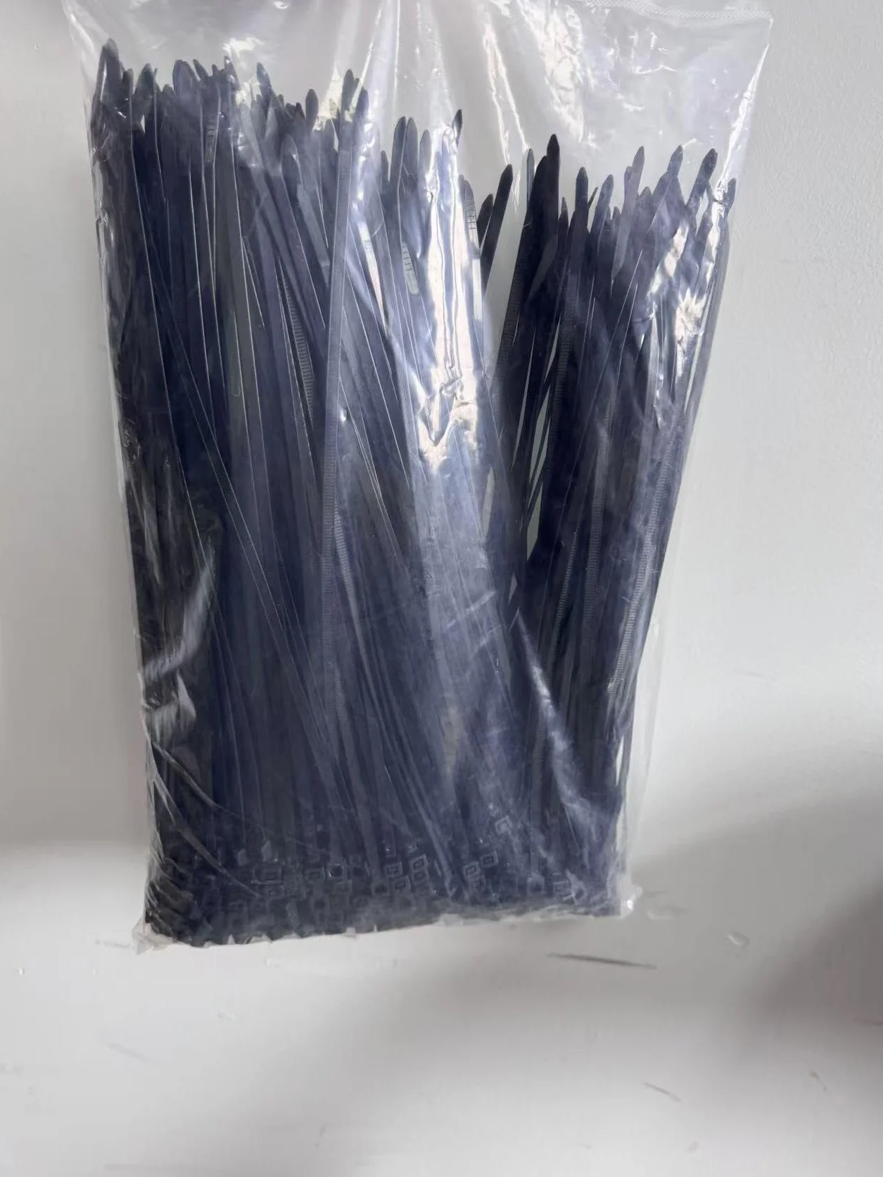 Colliers de Serrage XINGO 1000 pièces Noir 300mm x 4.8mm Autobloquant Résistant aux UV
