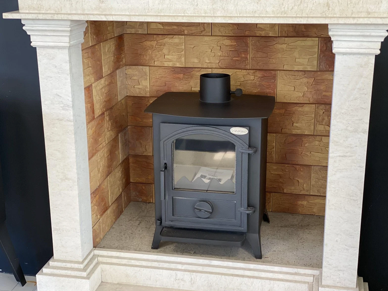 Poêle à bois compact Verso 1 CID 7,5 kW porte en fonte